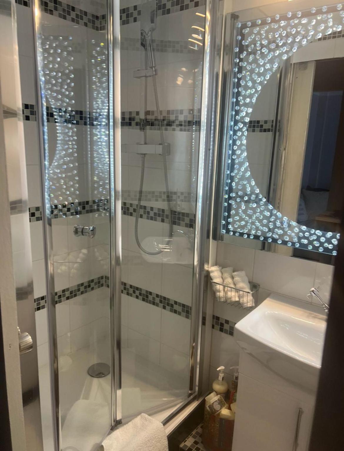Apartment Luxe Free Wifi, Free Parking, Free Netflix Friern Barnet Luaran gambar
